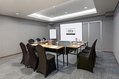 Hotel Neo Gading Solo