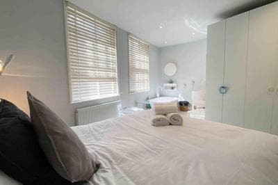 Charming 2-Bed Apt with 2 bathtub central London