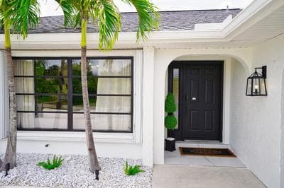 Glamorous 3-Bedroom Villa with Heated Pool Sarasota Area