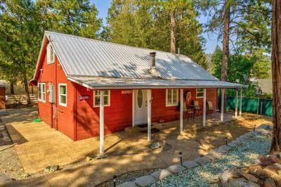 Acorn Cabin - Charming Place, Your getaway to Yosemite, Bass Lake