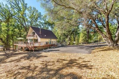 Cozy Cabin On The Cove - Lakefront with Private Dock