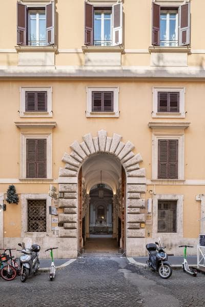Glance in Rome