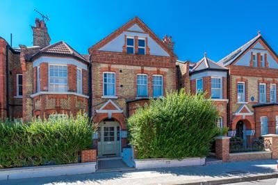 Elegant London Stay - 2BR with Garden in Battersea