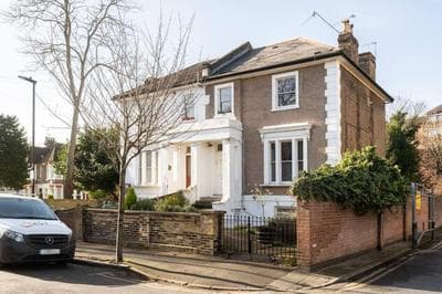 Beautiful two-floor flat near tube station