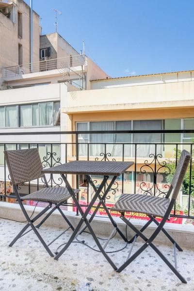 Lovely 2 bedroom rental in excellent location