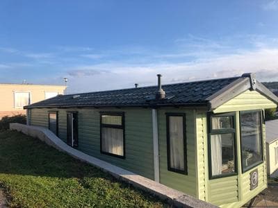 Cosy holiday caravan minutes from the beach