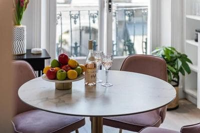 Lady on the Lane- 2 bed Primrose Hill