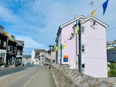 Captains Rest - 2 bedroom apartment in the heart of Brixham