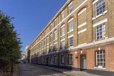Traditional Victorian home in cobbled street and mod cons Full home