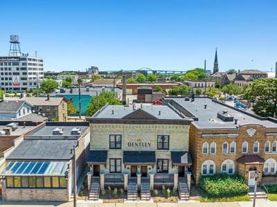 The Bentley Condotel, Heart of Walkers Point with Garage, Yard