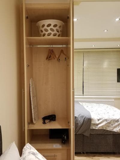 London Luxury Studio Flat 4 min to Ilford Station with FREE parking FREE WiFi