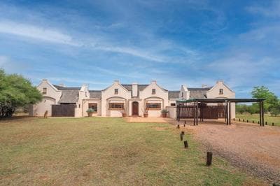 Luxurious 4 Bedroom Villa with 2 Bedroom cottage 1