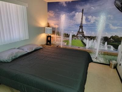 Orangewood & 51Ave Homestay - Not a Hotel