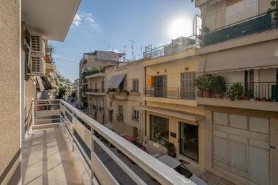 Bright 2BD Apt next to Acropolis