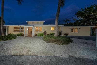 Harbor Hideaway 4bedroom 3Bathrooms Waterfront-Indoor Pool Home