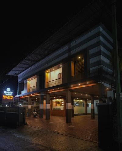 BEVERLY SUITES