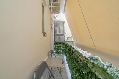 Comfy Apt next to metro