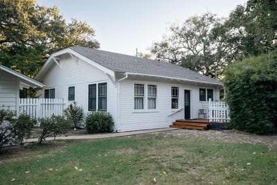 Gulf Coast Craftsman - Cozy, Charming & Central!