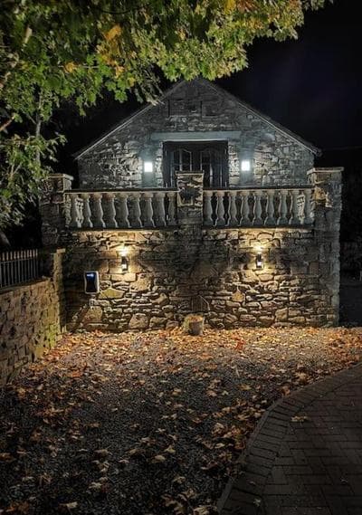 Stunning 2 Bedroom Guest House with Hot Tub