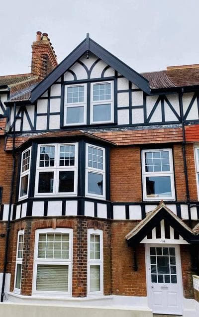 Coast House Cromer - Sleeps 15, hot tub, sea views