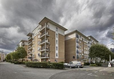 Canary Wharf O2 Arena Flat with Parking & Balcony