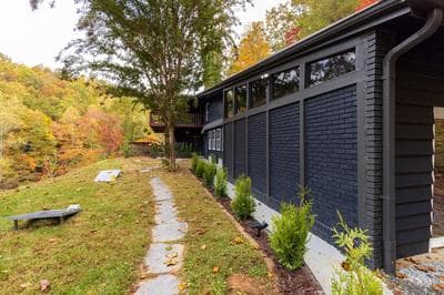 Fun cabin with hot tub, pool table & fire pit - BIG BLUE
