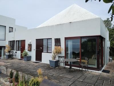 PYRAMID HOUSE BY THE SEA