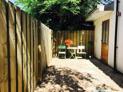 Apartment with own entrance & terrace on West Hill