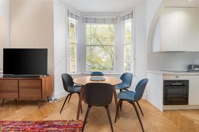 Beautiful Hampstead Home RH6
