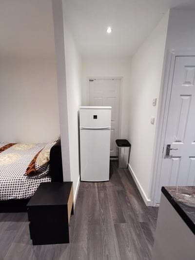 Studio self contained double bedroom