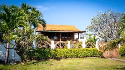 SeeSea Thai wooden house on beachfront