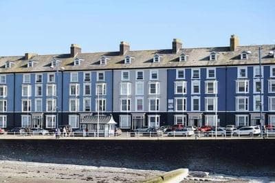 Beautiful Seafront 1 bedroomed apartment