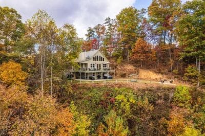 STUNNING MTN and LAKE VIEWS! HOT TUB! FIREPIT! SLEEPS 11 4BR 3BA Close to Bryson City