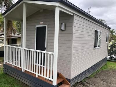 Batemans Bay Holiday Park & Hostel