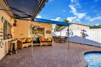 4 bd Near beach spacious solar heated pool waterfront home
