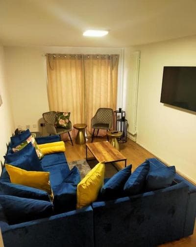 Impeccable 2-Bed House