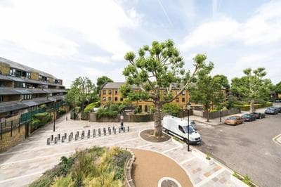 2-bed 2-bath flat around the corner from Portobello Market