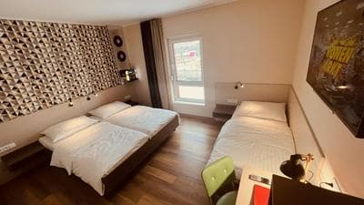 Jukebox Hotel