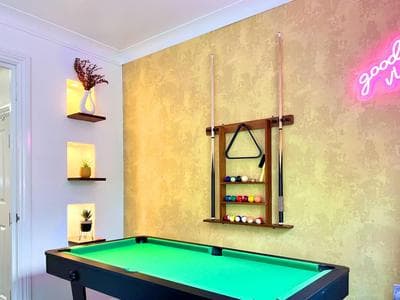 Last-Minute Offers l Exclusive Deals on 2 Double Bedrooms - Weekly & Monthly Stay - Sleeps 6 lHofin Stays Short Lets & Serviced Accommodation