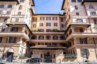 [Heart of Rome]-Napoleone Apartment-10 to Colosseo