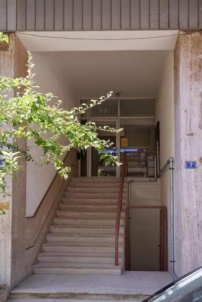 A Sunkissed retreat under the Acropolis