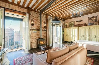 1851: Exceptional 19th century studio in Madrid