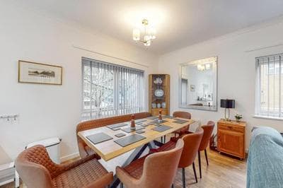 Beautiful 4-bedroom house in Victoria Park