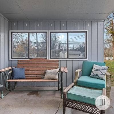 Pet Friendly Large Fenced Backyard Covered Patio