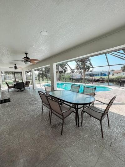 NEW Bijou Waterway Getaway- 3bed, Pool, Dock, Loft