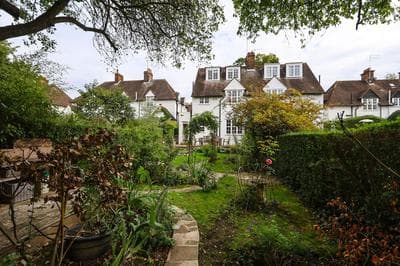A North London Retreat Cottage, 3 bed with garden