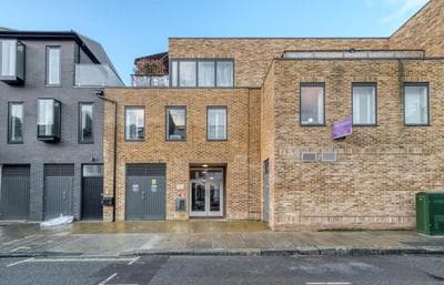 Modern 2 bedroom & 2 bathroom apartment in Fulham