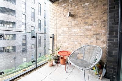 Cosy Studio flat with a Balcony - Pass the Keys