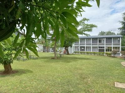 Crescent Lodge
