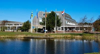 AMELAND-Appartement "ZEEDUIN", eigen KEUKEN, Zonnig TERRAS, Verwarmd ZWEMBAD, nabij DORP, DUINEN en STRAND